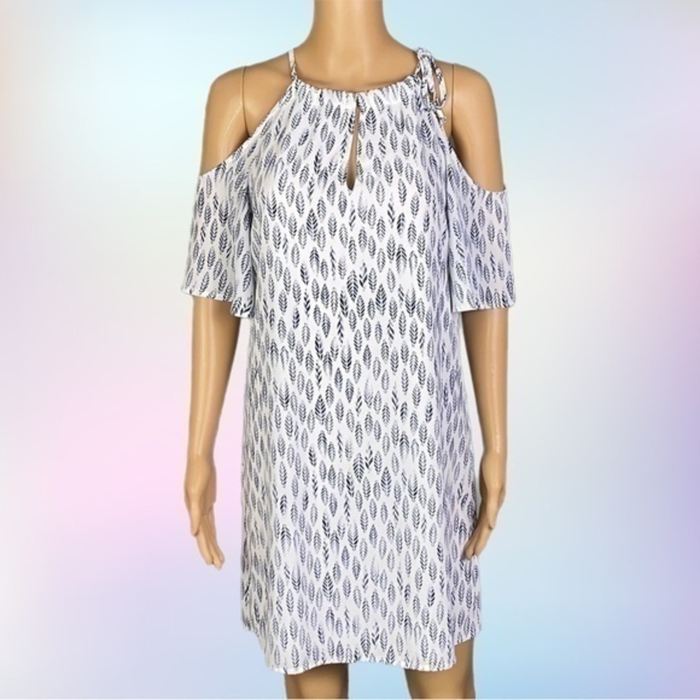 VERONICA M. white with blue feathers, cold shoulder shift dress. Size XS. EUC